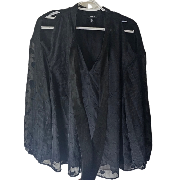Torrid Blouse, Black Heart, tie front Cold Shoulder Long Sleeve Shirt, size 1X - Picture 3 of 7